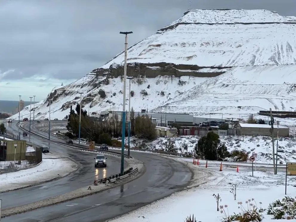 Las bajas temperaturas y la humedad podrían generar nevadas entre el jueves y el viernes en la ciudad.