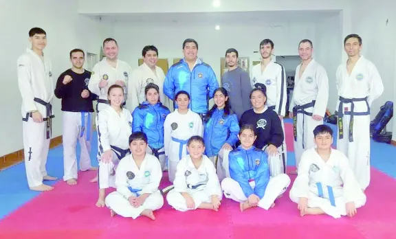 Comodorenses debutan en el Mundial