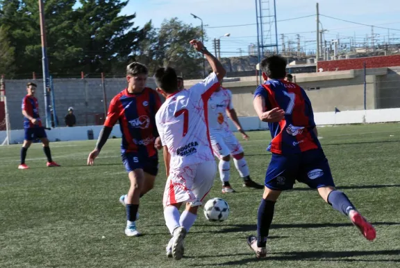El líder adelanta en el Estadio