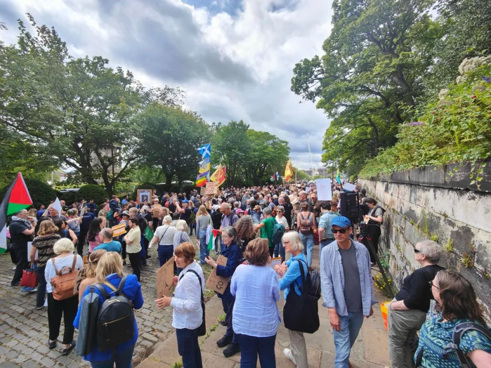 “No es bienvenido”: repudio a Trump en Edimburgo y Aberdeen
