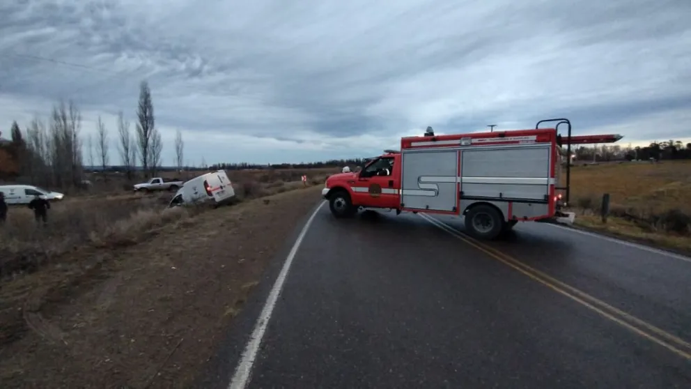 El utilitario terminó al costado de la Ruta 7, en cercanías a la Escuela Nueva.