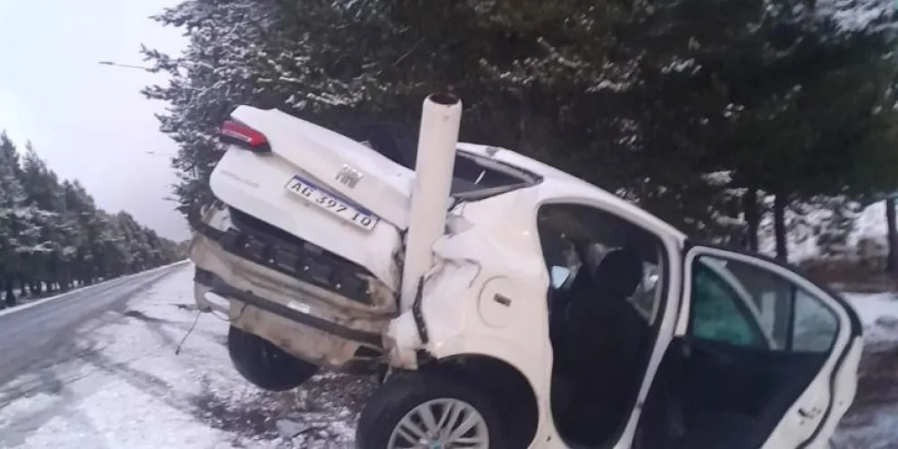 Empleado de empresa de alquiler protagonizó un choque en Bariloche