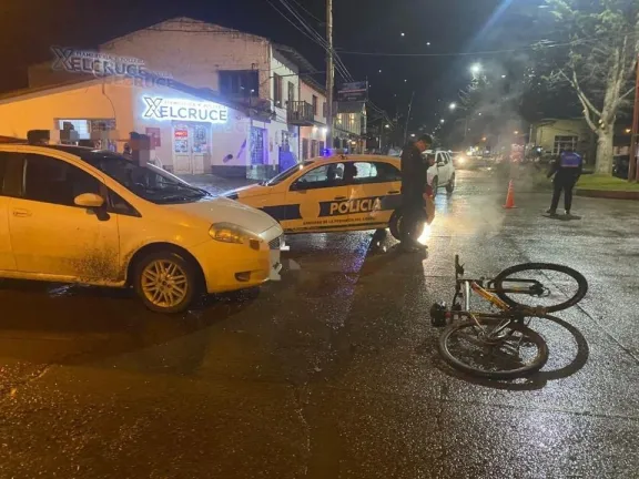 Un ciclista fue herido tras ser embestido por un auto | Diario Crónica