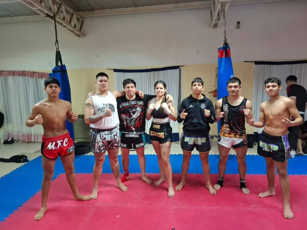 Erik Cheuque pelea de fondo profesional en kickboxing