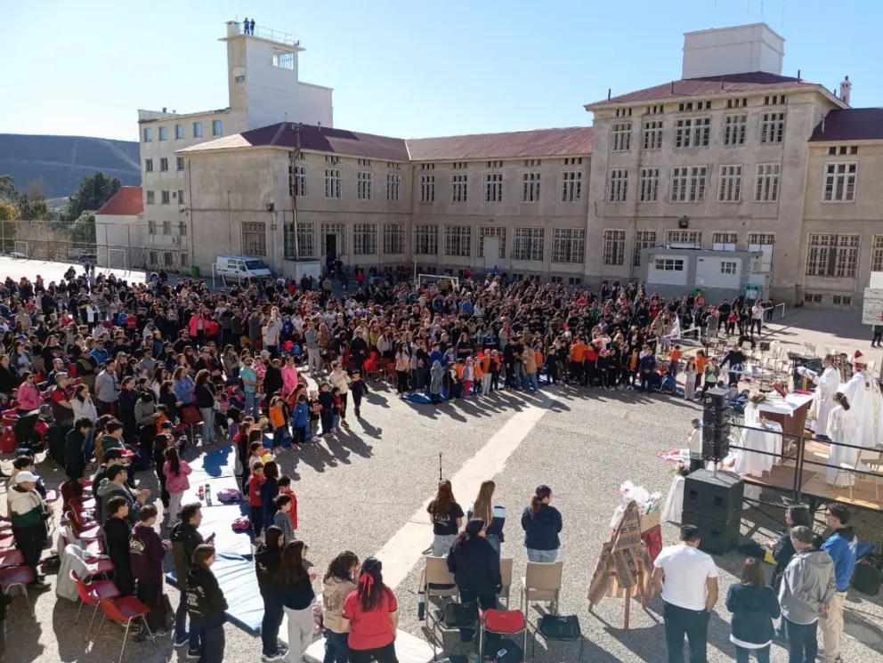 Participantes recorrieron a pie y en bicicleta el tramo entre los colegios Savio y Deán Funes.