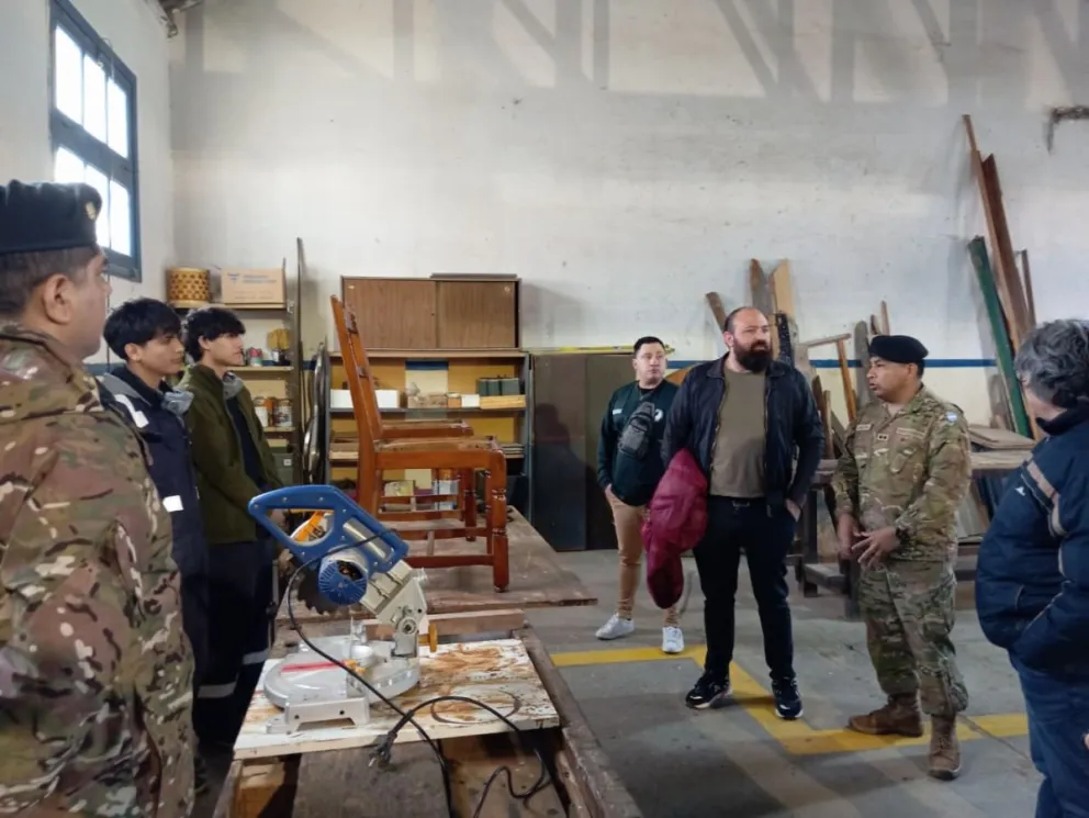 Alumnos de las escuelas técnicas participan de pasantías en la Base de Apoyo Logístico.