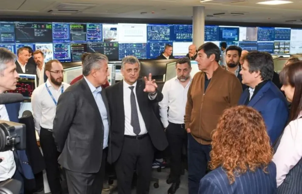 Horacio Marín y Rolando Figueroa, en la inauguración del Real Time de Operaciones Upstream.