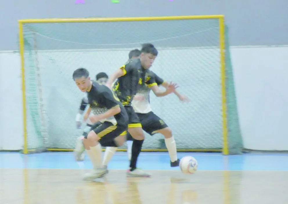 Halcones enfrenta a Sport Boys en el Huergo.