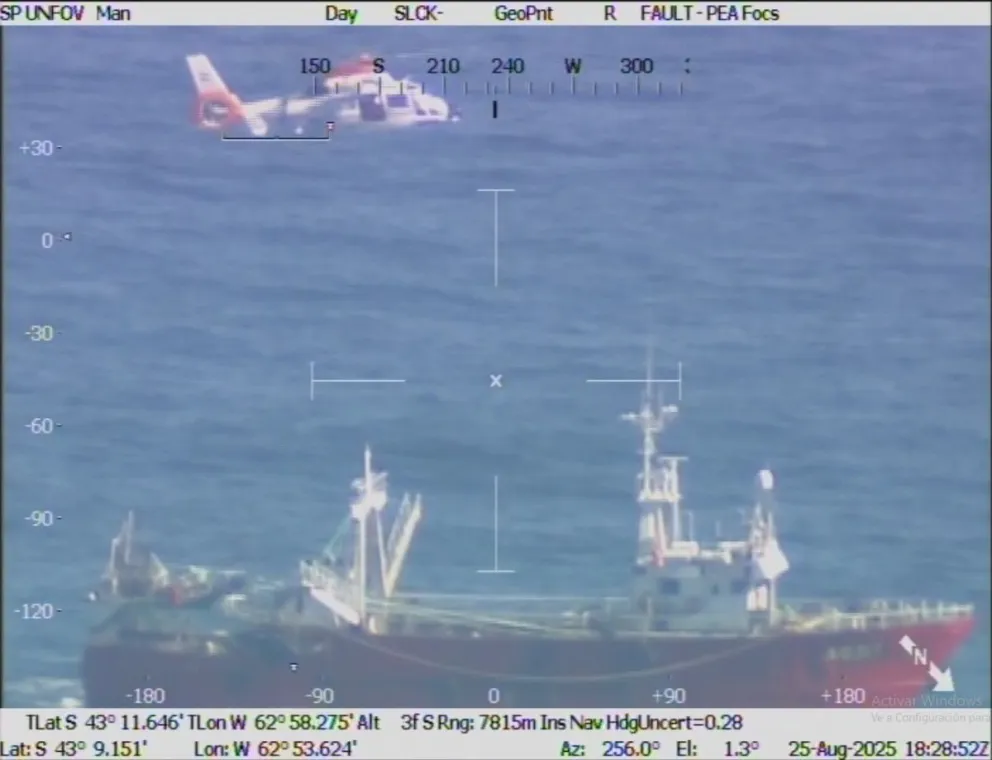 El helicóptero de Prefectura Naval despegó desde Comodoro Rivadavia para la evacuación.