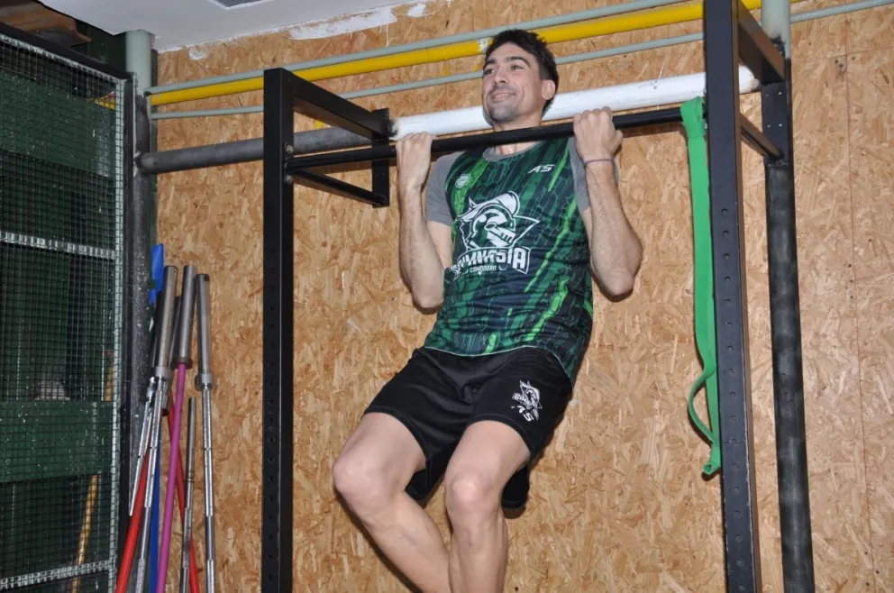 Mauro Cosolito será el alero inicial. FOTOS: Juan Low. Diario Crónica.