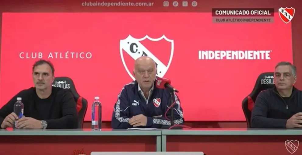 El presidente de Independiente, Néstor Grindetti, explicó en conferencia de prensa el descargo que el club presentó ante la Conmebol.