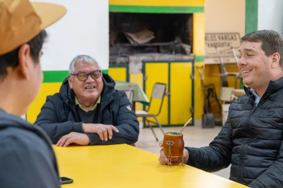 El Club Defensores de la Ribera continúa consolidando su trabajo deportivo y su participación en distintas competencias, destacándose por el esfuerzo de sus jugadores y el compromiso de la institución con la promoción del deporte en la comunidad.