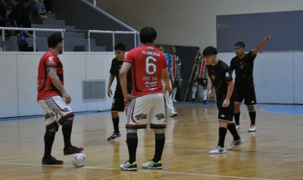 Muy buen partido de Halcones sobre Flamengo. Fotos: José Guerreiro. Diario Crónica.