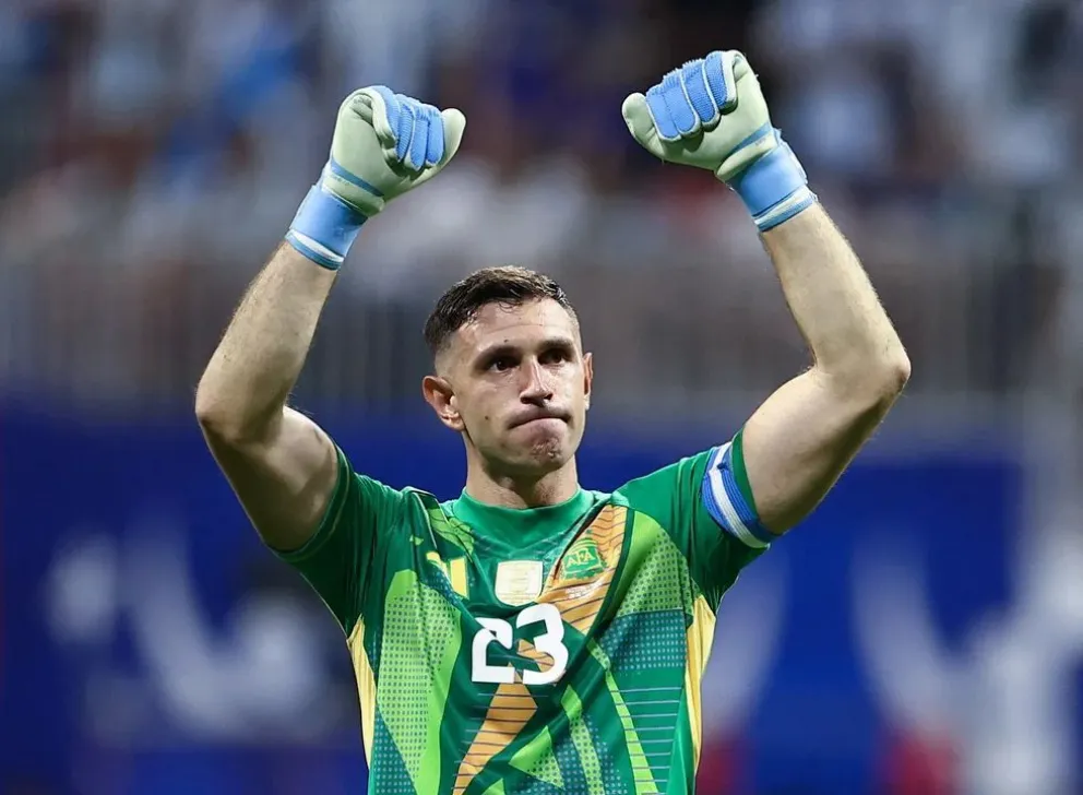 Emiliano Martínez cumplió 33 años. Aún no tiene confirmada su continuidad en el Aston Villa.
