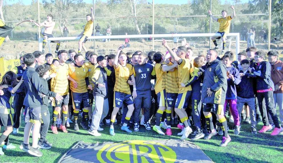 Merecida celebración. Campeón invicto.