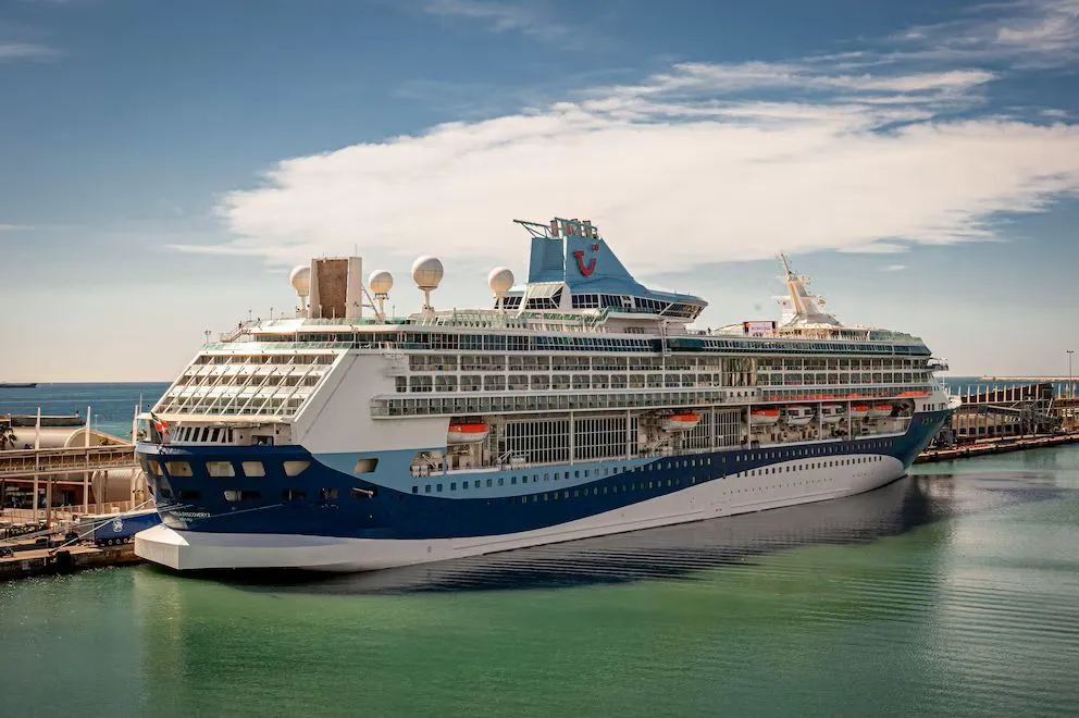 El crucero Legend of the Seas flotó por primera vez en Finlandia, marcando un hito en la industria marítima. (Credit Image: © Jordi Boixareu/ZUMA Press Wire)
