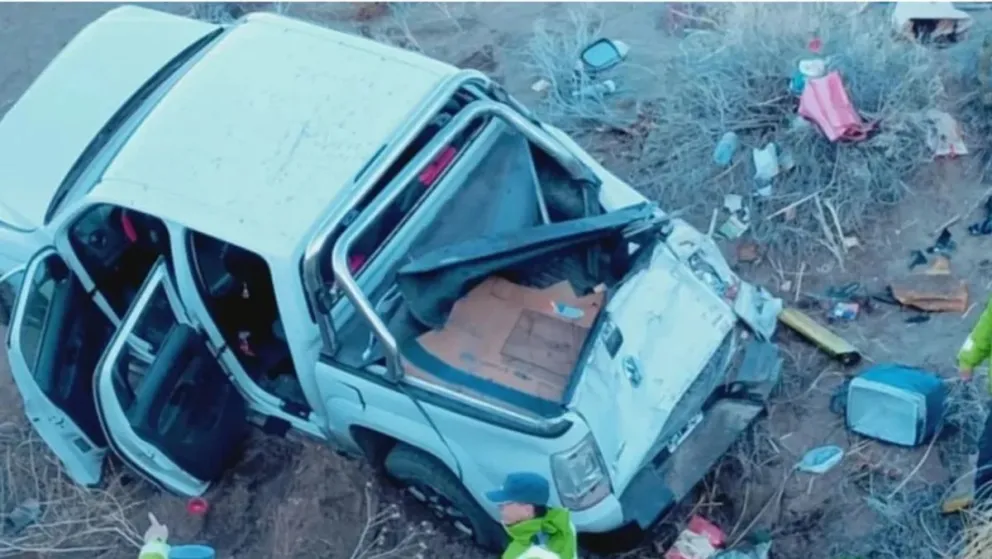 Accidente fatal en Neuquén: una camioneta cayó 30 metros y hubo una víctima