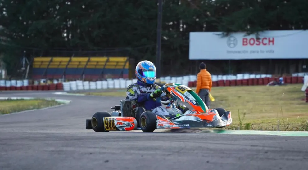 El piloto de karting Javier Fernández logró un segundo lugar en el podio en la categoría Master Max en Ecuador.