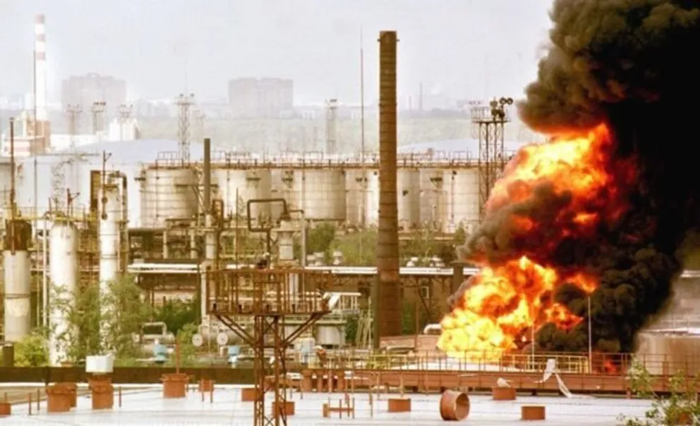 Los ataques con drones ucranianos contra refinerías y puertos estratégicos de exportación podrían obligar a recortar la producción de petróleo en Rusia.