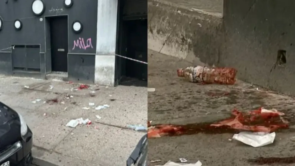Videos en redes sociales mostraron la vereda con manchas de sangre y jóvenes en estado de shock.