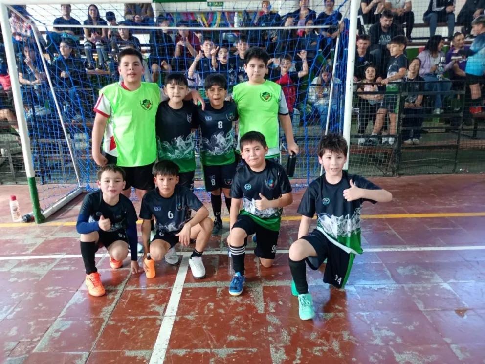 El Torneo Petrolito 2025 está en pleno desarrollo entrando en su etapa de definición en el Barrio Laprida, un certamen tradicional de fútbol infantil que se disfruta en familia y es promovido por el estado municipal. 