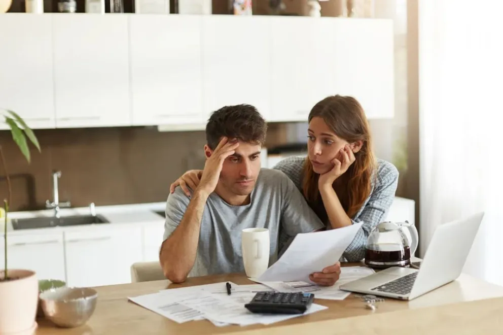 La morosidad en los préstamos a familias trepó al 5,7% en julio según el informe del Banco Central.