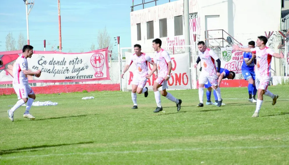 Rodrigo Ledesma ya metió el cabezazo para el 1-0.
