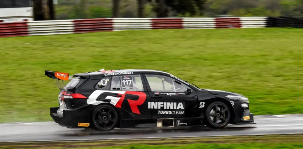 La dupla Santiago Urrutia - Matías Rossi, se quedaron con la primera parte de los 200KM de Buenos Aires. (Foto e Información: Carburando).