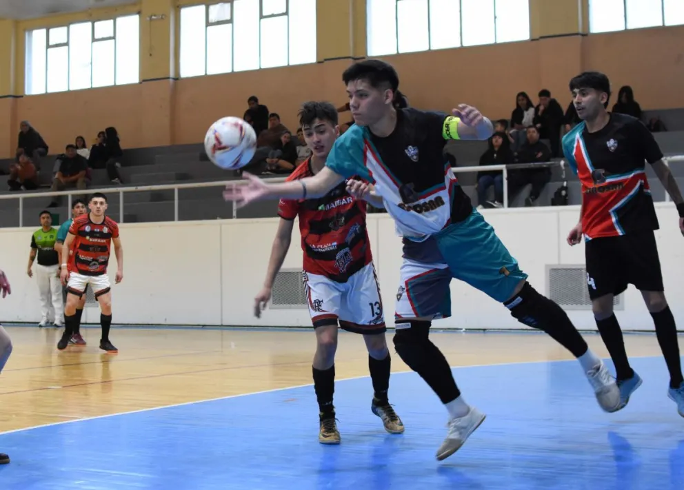 70/30 superó al puntero y al campeón.