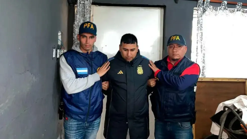 110 ALLANAMIENTOS EN ROSARIO Y VILLA GOBERNADOR GÁLVEZ: CAYÓ EL JEFE DE LA BARRA BRAVA DE NEWLL’S Y SE DESARTICULARON TRES ESTRUCTURAS NARCO CRIMINALES. | Policía Federal.