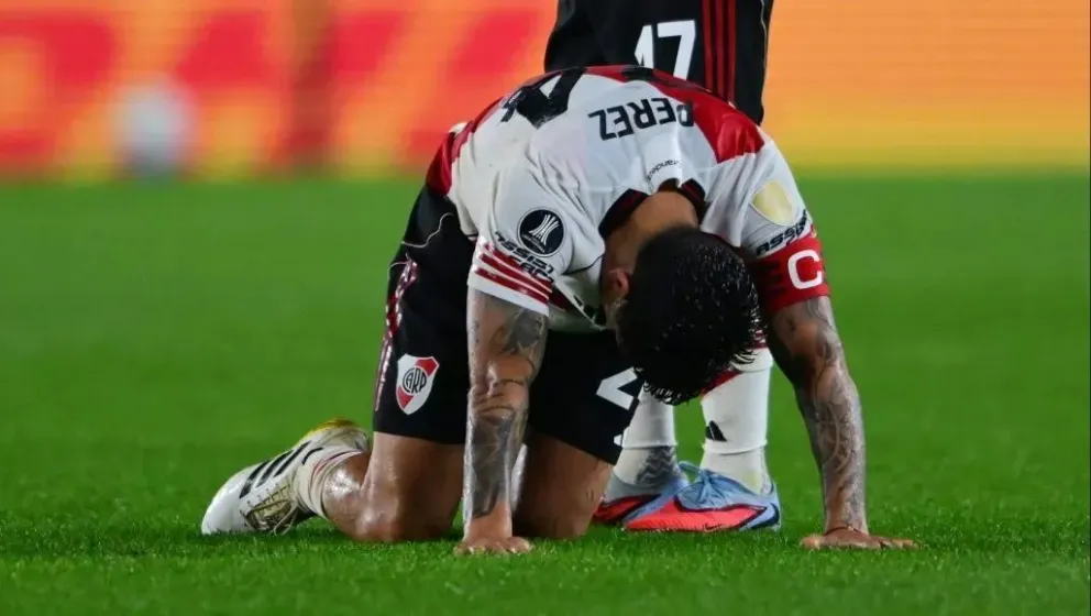 Enzo Pérez recibió seis puntos de sutura por el corte en la pierna izquierda ante Palmeiras.