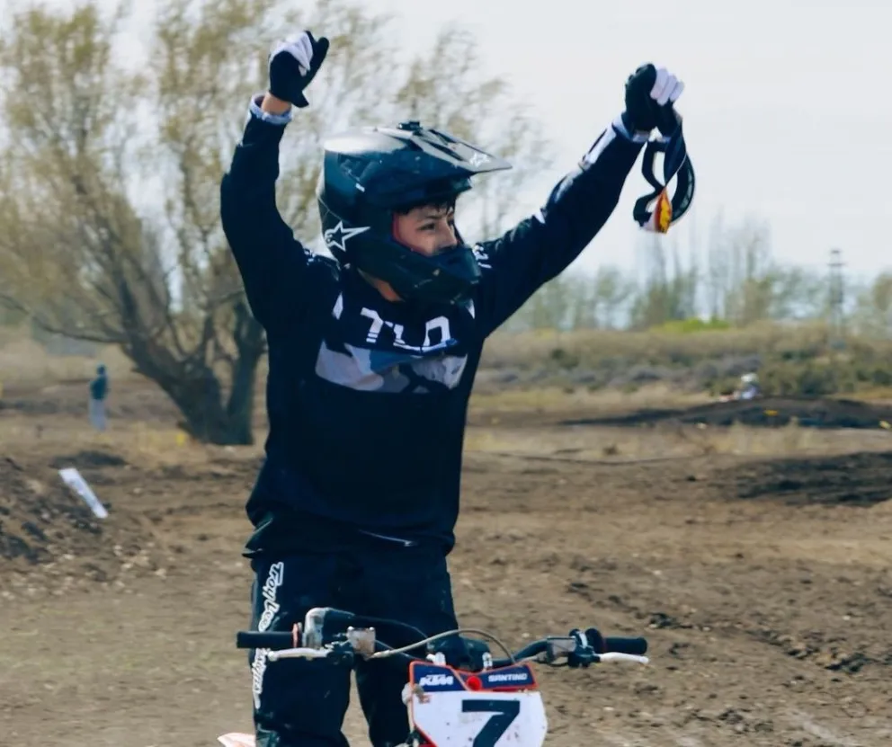 Santino Valdebenito quiere repetir como campeón de la temporada 2025 corriendo ahora en categoría 85cc "A" en el certamen Mx Zona Norte.