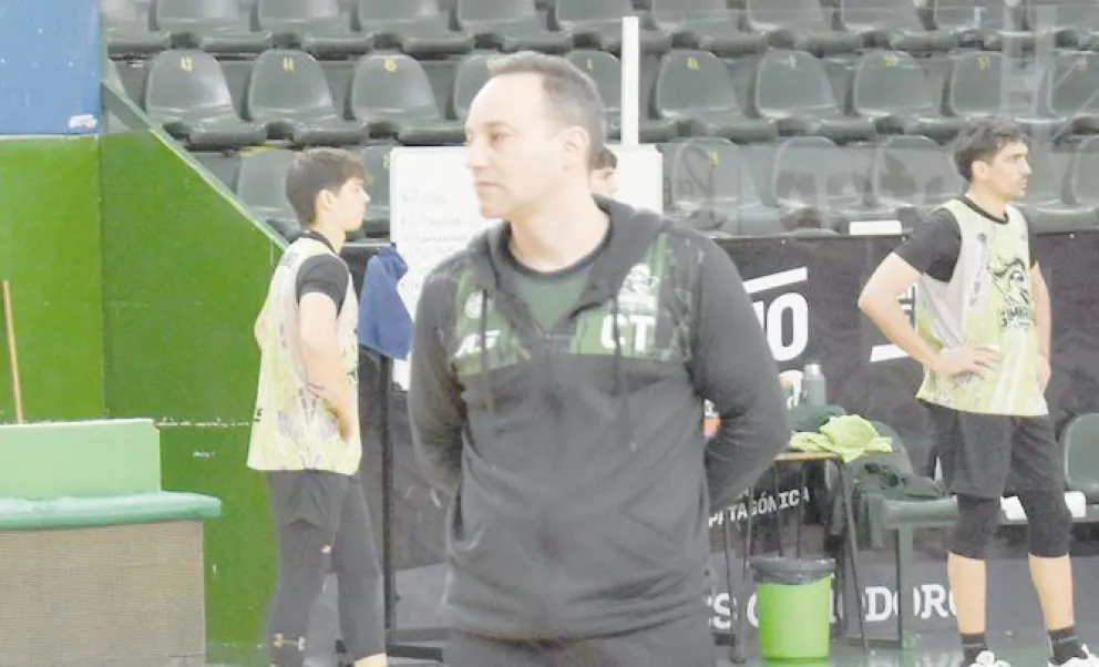 El nuevo entrenador de Gimnasia, Pablo Favarel. Fotos: Alejandro Paillahuala, Diario Crónica.