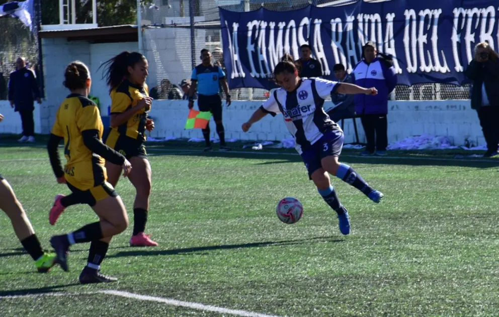 Ferro perdió en el final del partido y la serie se definirá el próximo domingo en Neuquén.