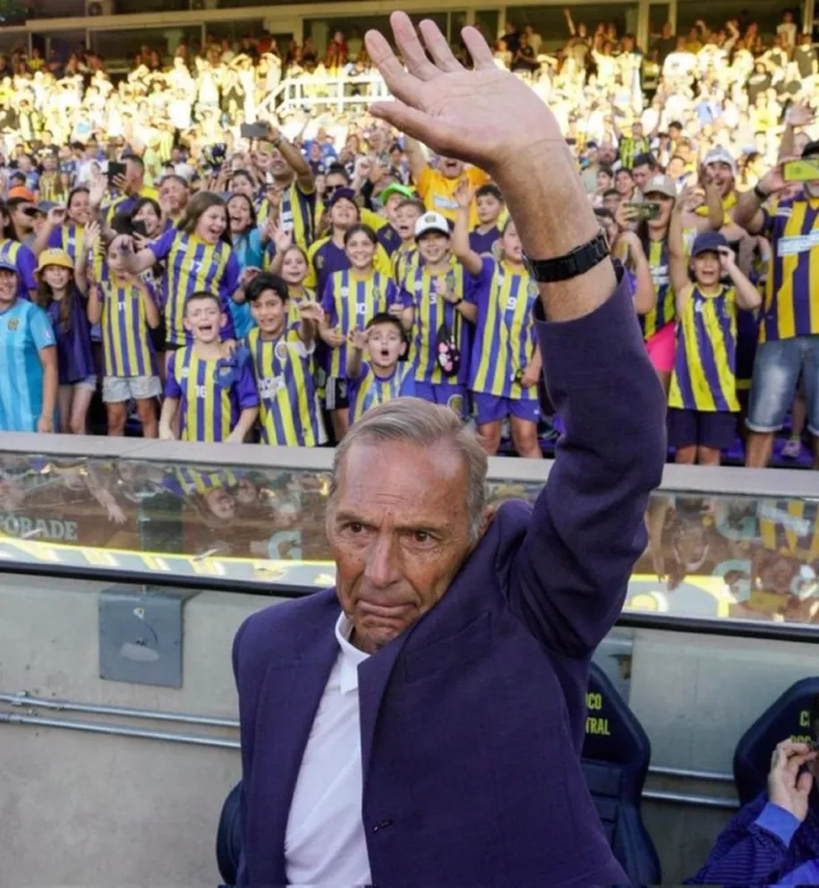 El plantel de Rosario Central viajó a la Bombonera para despedir a Miguel Ángel Russo.