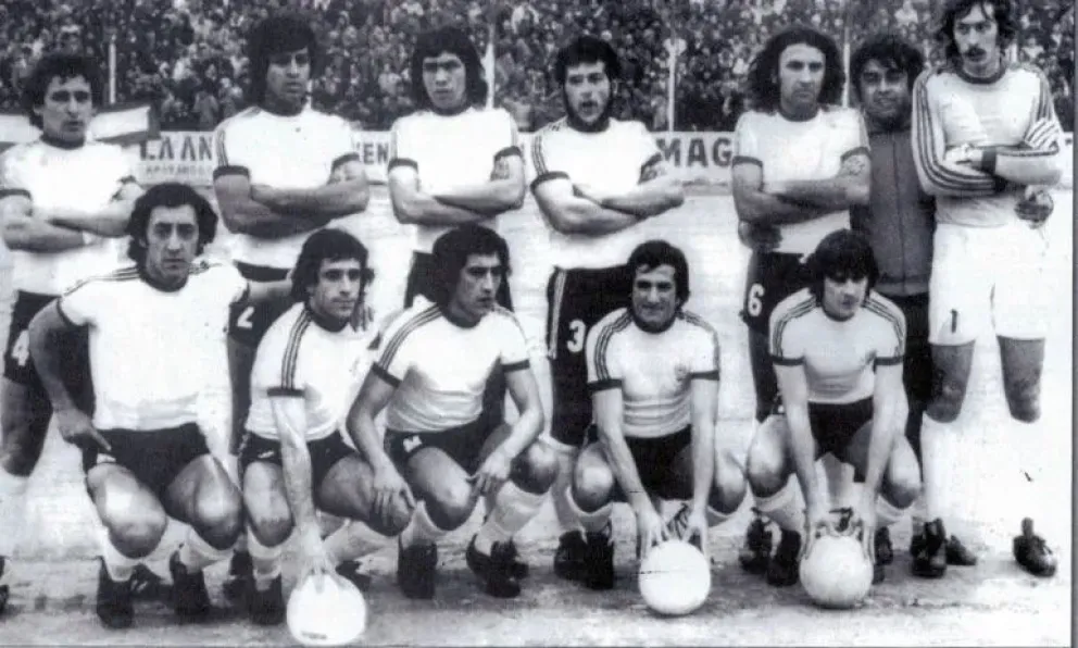 Foto archivo del plantel de Huracán en la temporada de 1976