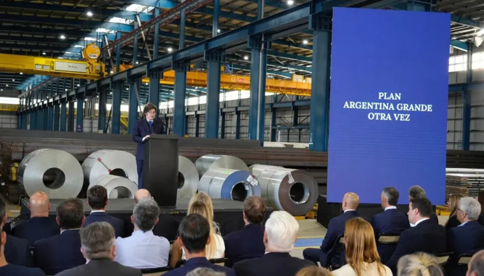 Milei anunció el acuerdo de YPF y la empresa italiana Eni durante la presentación del Plan Argentina Grande Otra Vez.