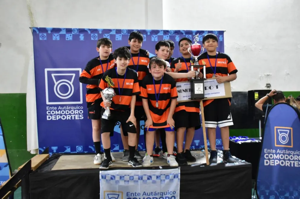 El barrio Laprida de Comodoro Rivadavia tuvo durante más de un mes la 34º edición del Torneo “Petrolito” 2025, en una gran labor desde el estado municipal promoviendo el fútbol infantil y la integración  entre los niños de diversos sectores de la ciudad. 