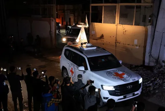 Hamás entrega otros cuatro ataúdes con restos de rehenes israelíes a la Cruz Roja en Gaza