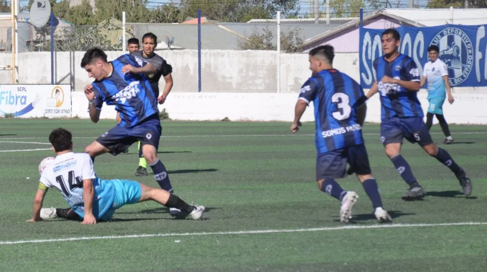 Ferro viene de golear a Caleta Córdova.