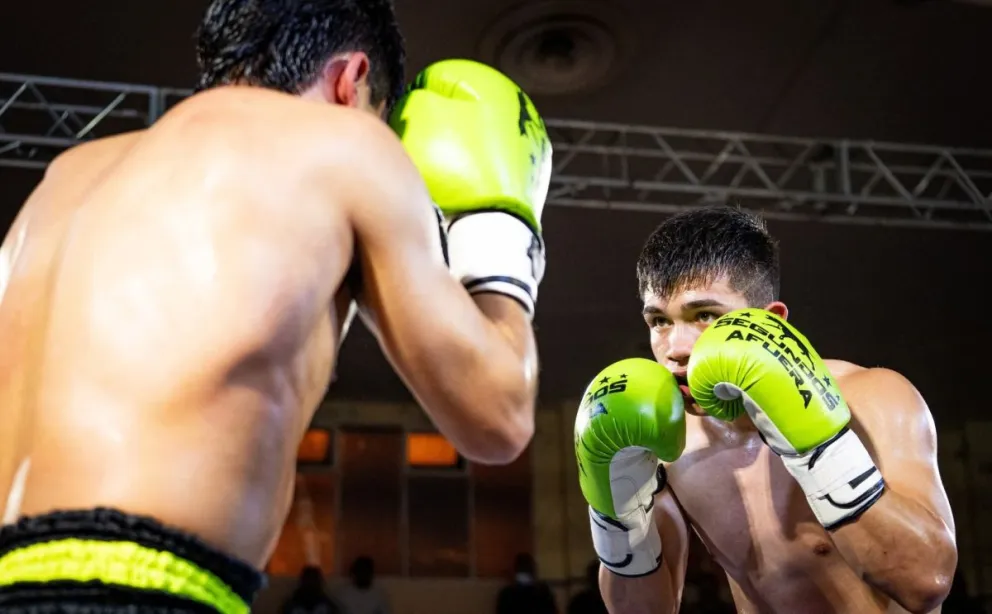 El kickboxer profesional Erick "El Terrible" Cheuque tendrá su primera oportunidad de disputar un título mundial y lo hará en Comodoro el próximo 15 de noviembre en una velada internacional. (Fotos: Gentileza de Matías Broca).