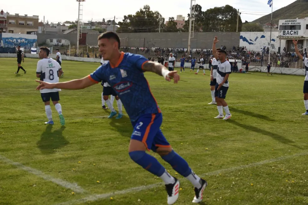 El festejo de Franco Flores para el 1-0 parcial. (Juan Low).