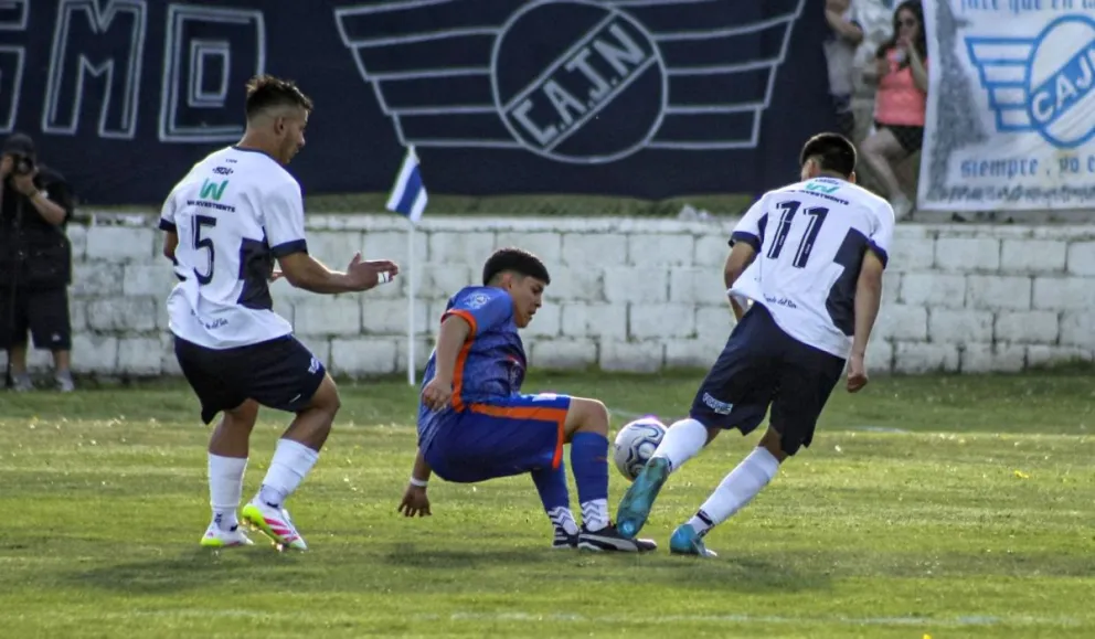 En la primera fecha, C.A.I. y Newbery empataron en un gol (Foto Oriana Mujica).