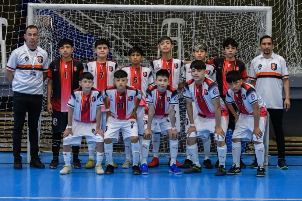 La Súper Económica enfrenta esta noche a Curva de 28 de Noviembre (Prensa: Futsal Promocional)