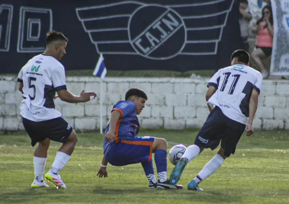 En el debut, hubo empate entre Newbery y C.A.I. (Foto Oriana Mujica).