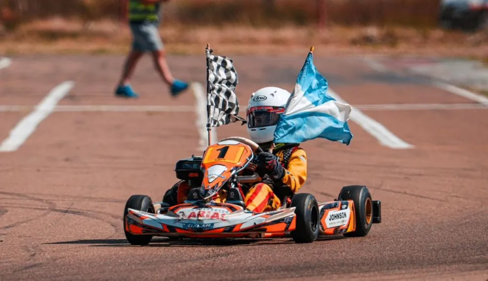 El piloto nacional Juan Martín Fernández faltando una fecha para terminar el año se consagró campeón en categoría Mini (AKPS) donde se despide de la visión, confirmando que correrá tres campeonatos en el 2026.