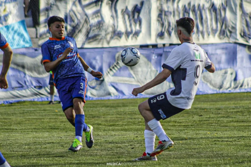 El tercer capítulo marcará buena parte del destino de los dos clubes comodorenses. (Foto Oriana Mujica) 