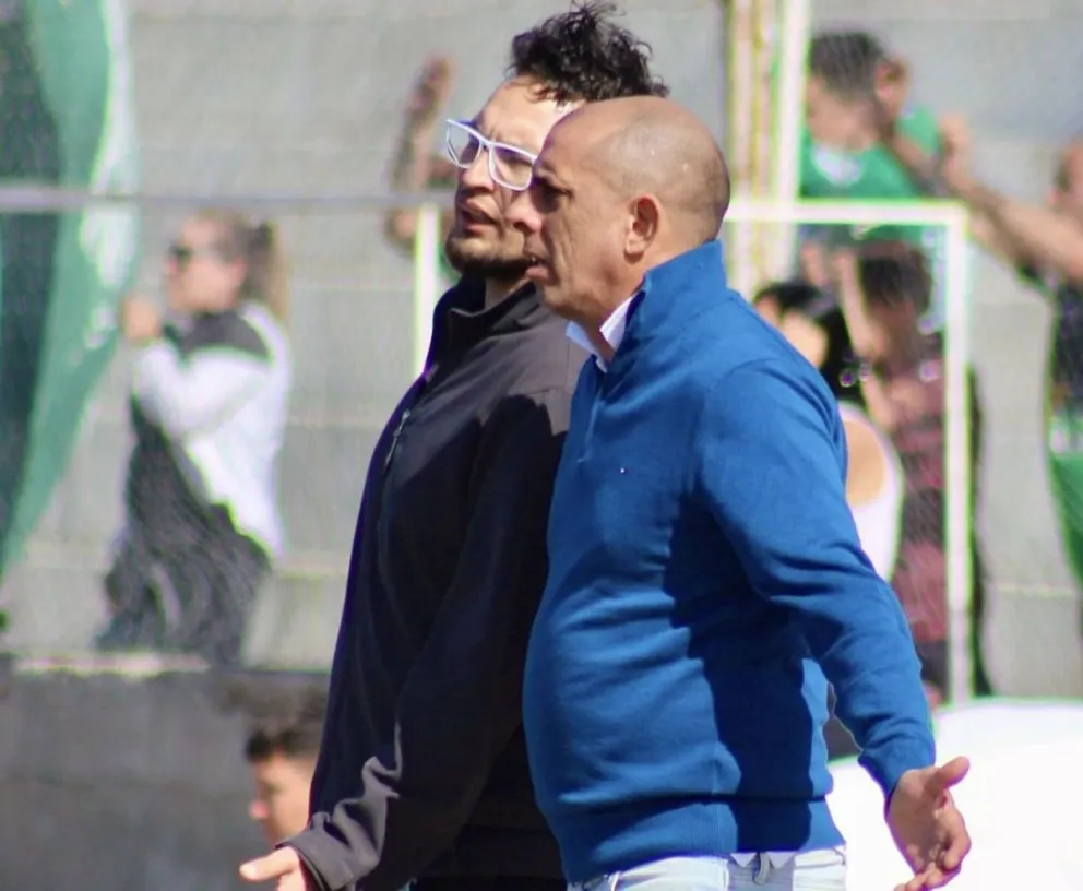 Hugo Barrientos volvió a dirigir en el regional y lo hizo con una buena victoria (Foto: Prensa Newbery).