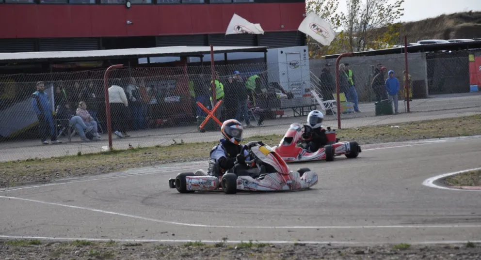 La AKPS organiza este sábado 8 de noviembre una jornada de pruebas comunitarios donde pilotos y mecánicos se preparan para el GP Coronación.