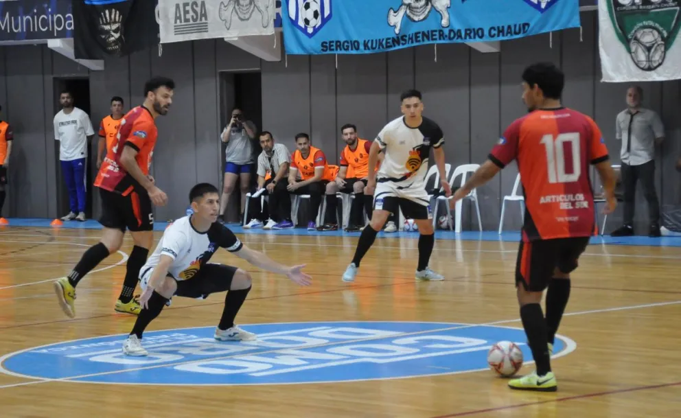 AESA no pudo ante los posadeños y este sábado jugará por el 3° lugar ante C. Magallanes. (Foto: José Guerreiro).